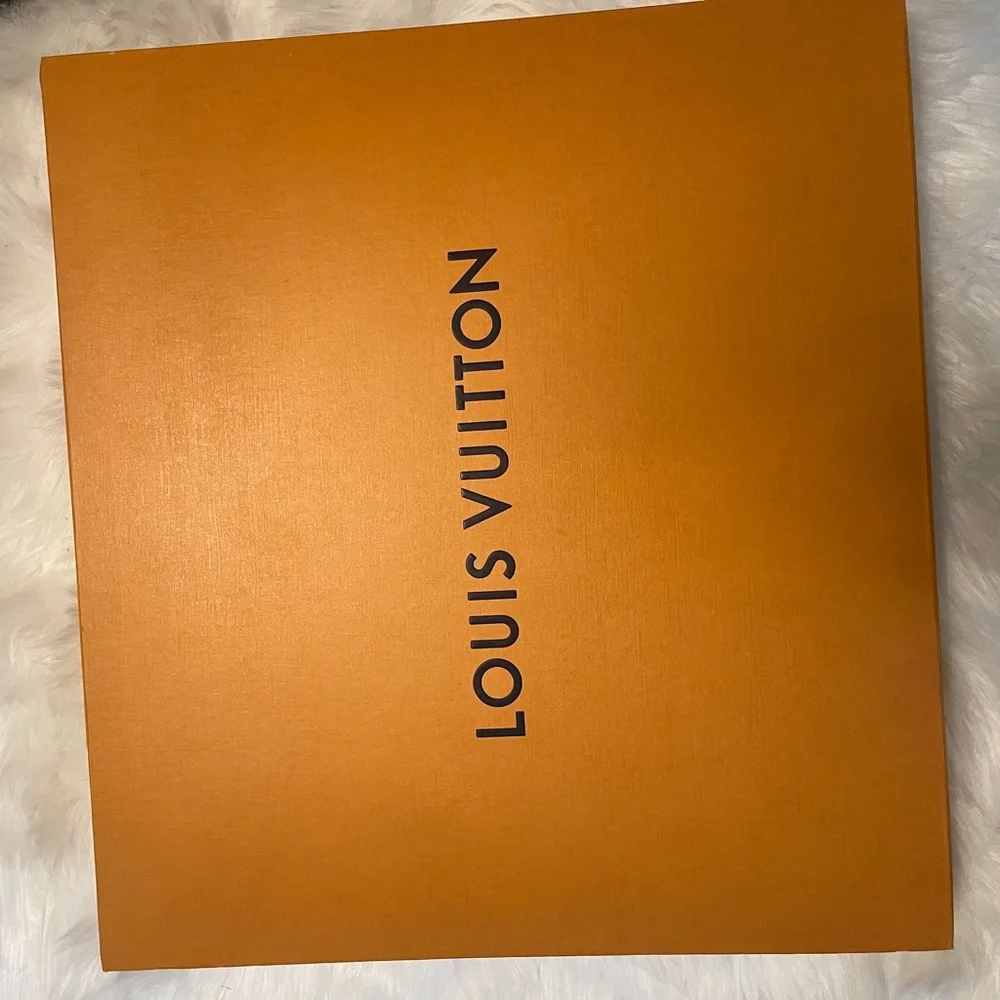 Woman’s Bag - Picture 12 of 15